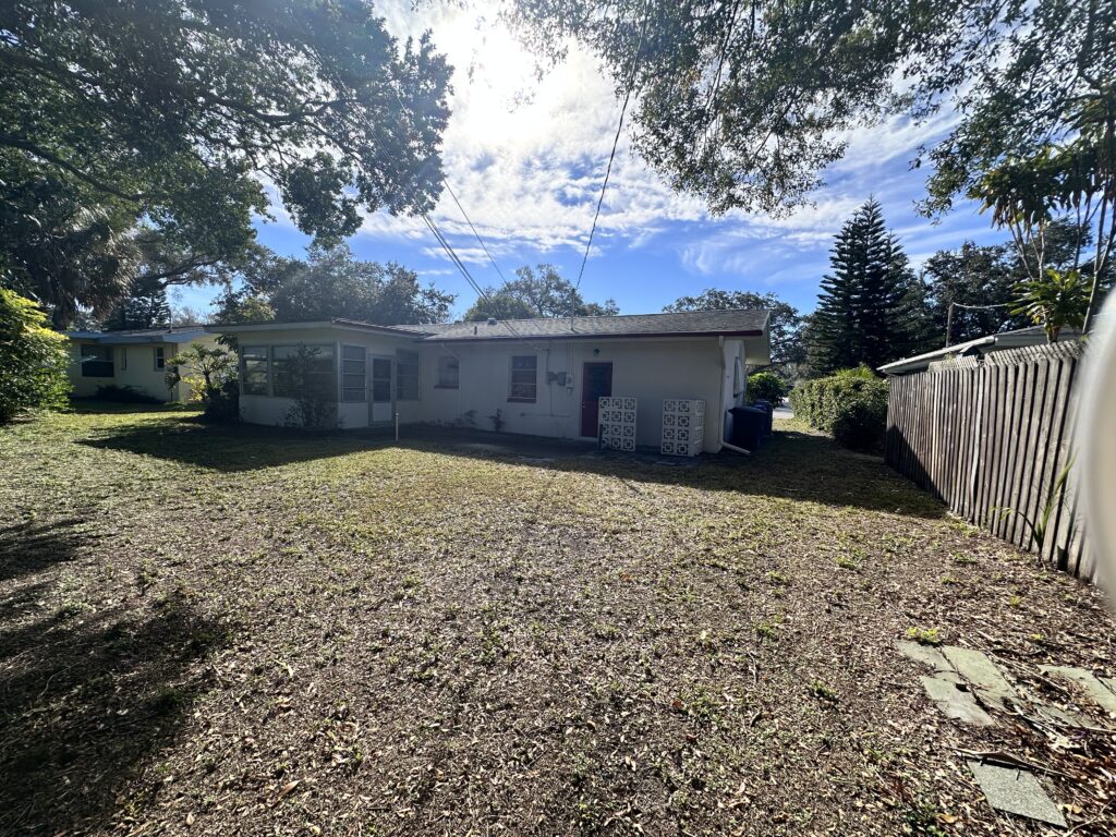 Tarpon Springs 5 A house in Tarpon Springs that we bought fast for cash